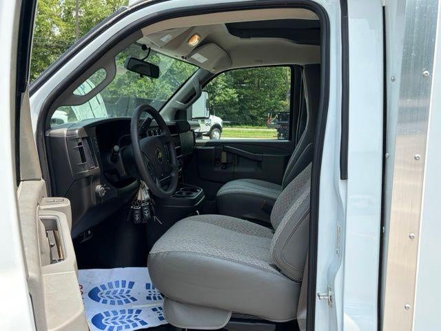 2026 Chevrolet Express Cutaway 3500 1WT