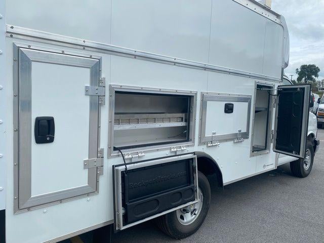 2025 Chevrolet Express Cutaway 3500 1WT