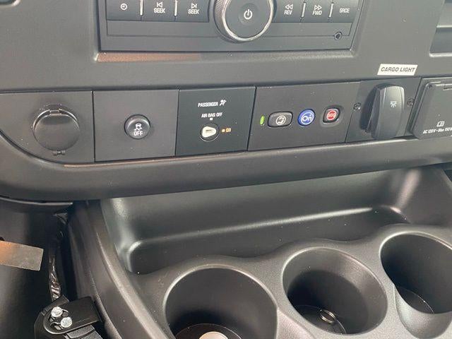 2025 Chevrolet Express Cutaway 3500 1WT