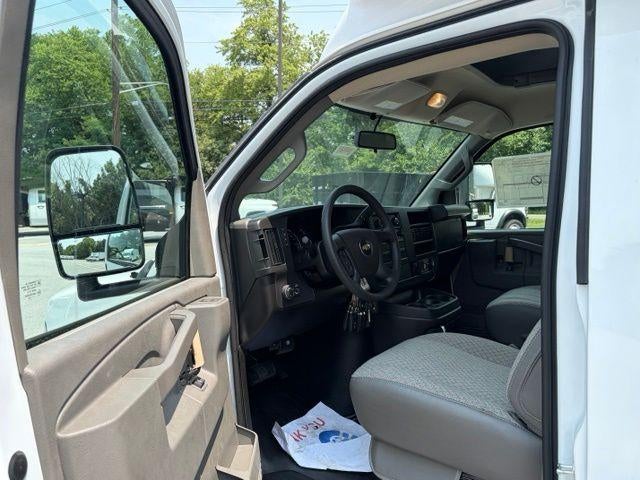 2026 Chevrolet Express Cutaway 3500 1WT