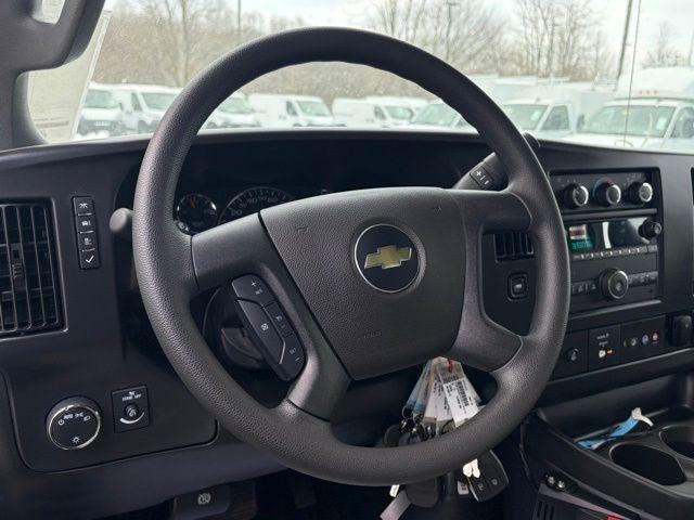 2025 Chevrolet Express Cutaway 3500 1WT