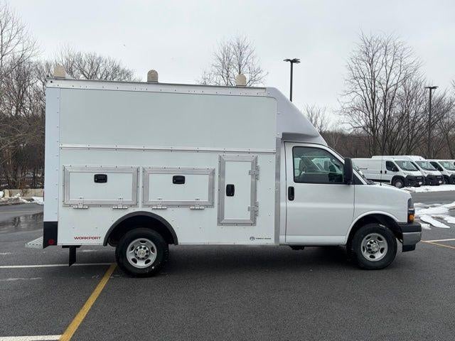 2025 Chevrolet Express Cutaway 3500 1WT