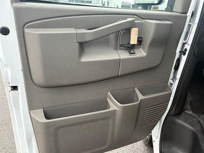 2025 Chevrolet Express Cutaway 3500 1WT