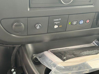 2025 Chevrolet Express Cutaway 3500 1WT