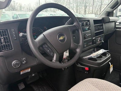 2025 Chevrolet Express Cutaway 3500 1WT