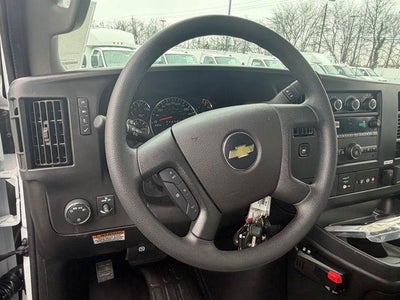 2025 Chevrolet Express Cutaway 3500 1WT