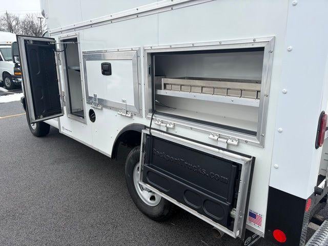 2025 Chevrolet Express Cutaway 3500 1WT