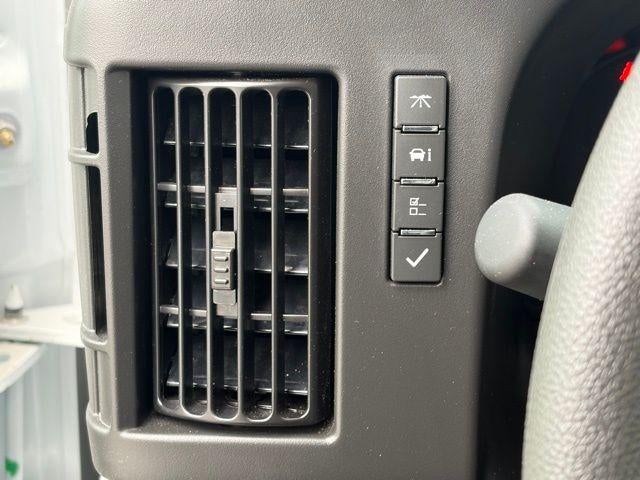 2025 Chevrolet Express Cutaway 3500 1WT