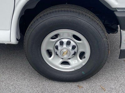 2025 Chevrolet Express Cutaway 3500 1WT