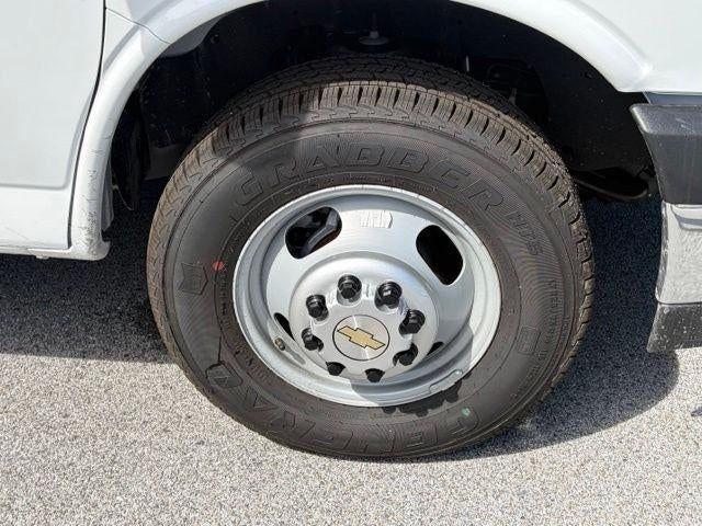 2026 Chevrolet Express Cutaway 3500 1WT
