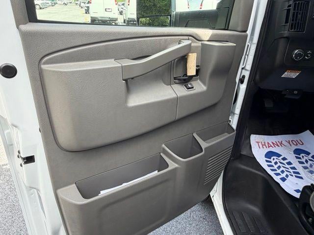 2026 Chevrolet Express Cutaway 3500 1WT