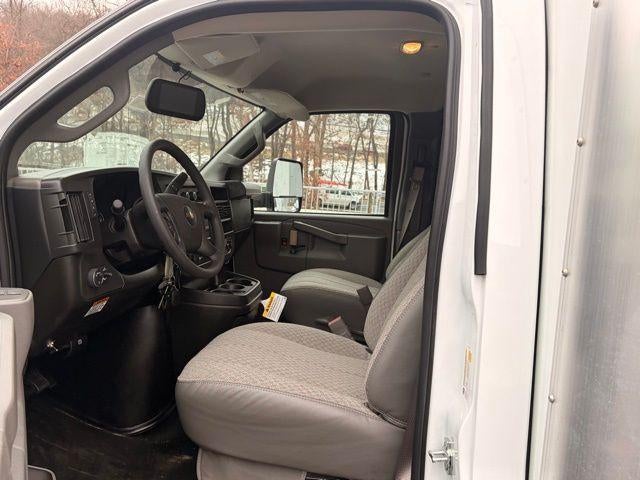 2026 Chevrolet Express Cutaway 4500 2WT