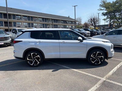 2024 Mitsubishi Outlander SE
