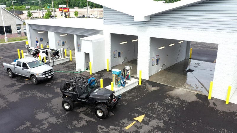 2 cars lined up to enter the car wash at Criswell Chevrolet of Gaithersburg car wash